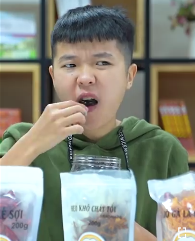 Chê quán bán bánh giò nguội nhưng vừa ăn vừa thổi, hot TikToker bị dân mạng phản đối ảnh 3
