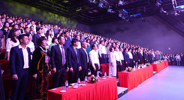 Thủ tướng Nguyễn Xuân Phúc: Cần đàn chim Việt bay xa trong kinh tế toàn cầu ảnh 1