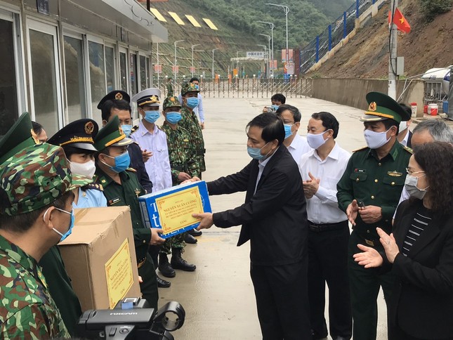 Mở đường dây nóng với Trung Quốc để xử lý nông sản ùn ứ ảnh 3