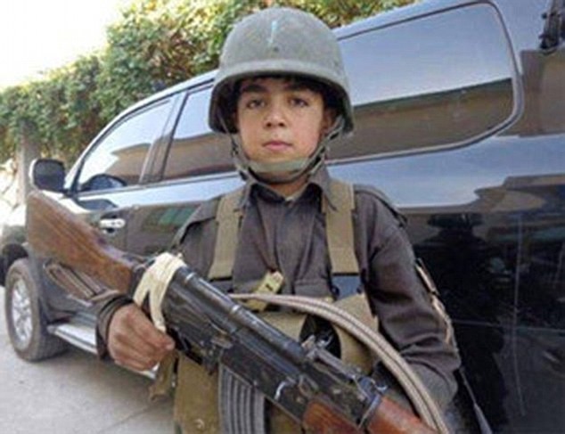 'Anh hùng diệt khủng bố' 10 tuổi bị Taliban bắn chết ảnh 1