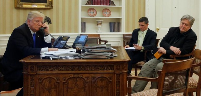 25 ngày sóng gió của tân Tổng thống Mỹ Donald Trump ảnh 9