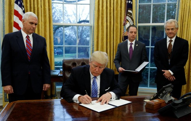 25 ngày sóng gió của tân Tổng thống Mỹ Donald Trump ảnh 1