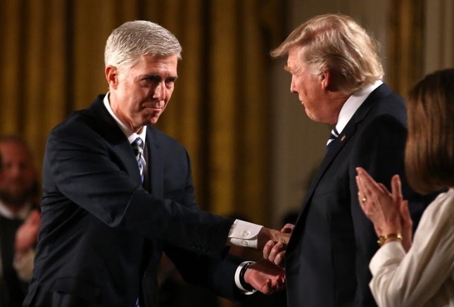 25 ngày sóng gió của tân Tổng thống Mỹ Donald Trump ảnh 8