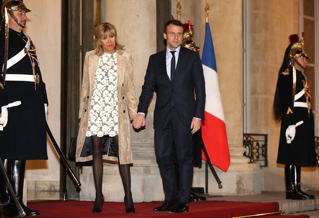 Chuyện tình kỳ lạ của ứng viên Tổng thống Pháp Macron ảnh 4