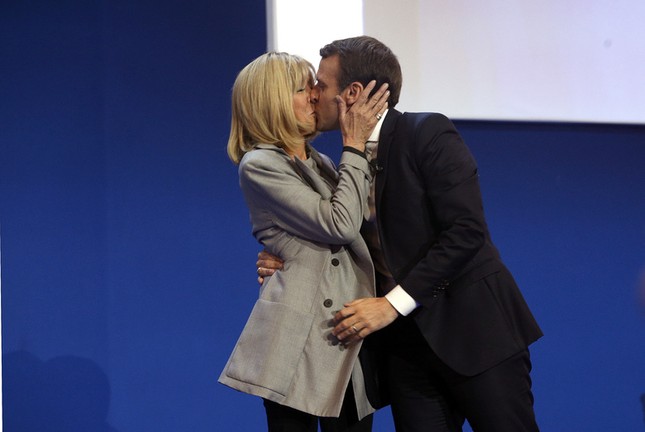 Chuyện tình kỳ lạ của ứng viên Tổng thống Pháp Macron ảnh 5