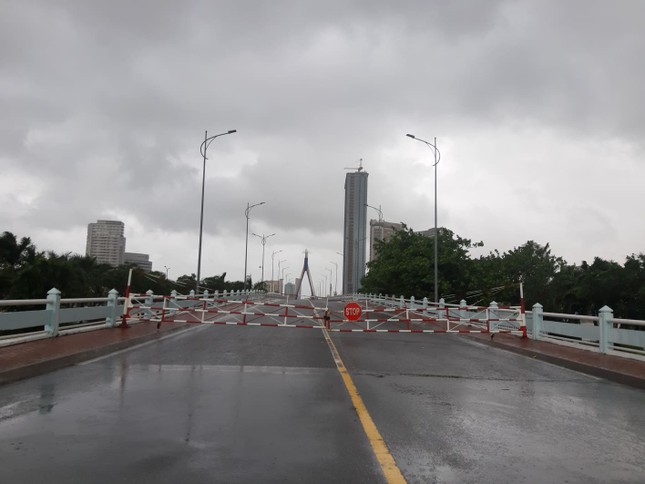 Bão số 9 áp sát, Quảng Ngãi mưa lớn, gió rít từng hồi ảnh 17