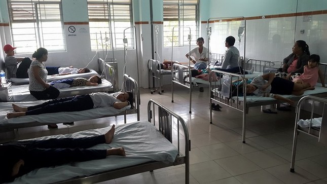 16 học sinh nhập viện sau khi ăn sáng ở căng tin trường ảnh 1