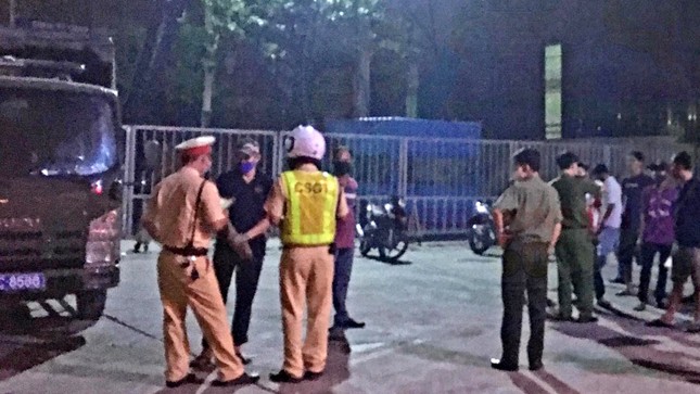 Vì sao tiếp tục tạm giữ phương tiện và hàng hóa của đoàn xe 'vua'? ảnh 1