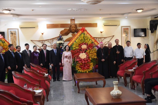 Trưởng ban dân vận T.Ư chúc mừng Giáng sinh tại Giáo phận Xuân Lộc ảnh 1