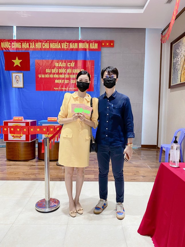 Hàng loạt sao Việt dậy từ sớm, háo hức với vai trò cử tri trong ngày bầu cử toàn quốc ảnh 2