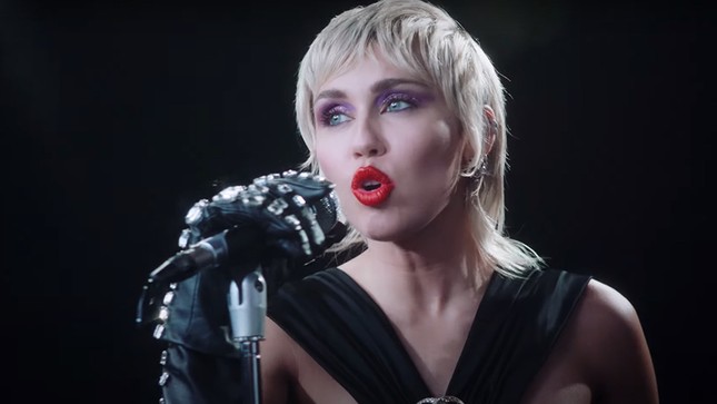 Bật mí những điều ít ai biết về MV “Midnight Sky” từ admin fanpage Miley Cyrus Vietnam ảnh 1