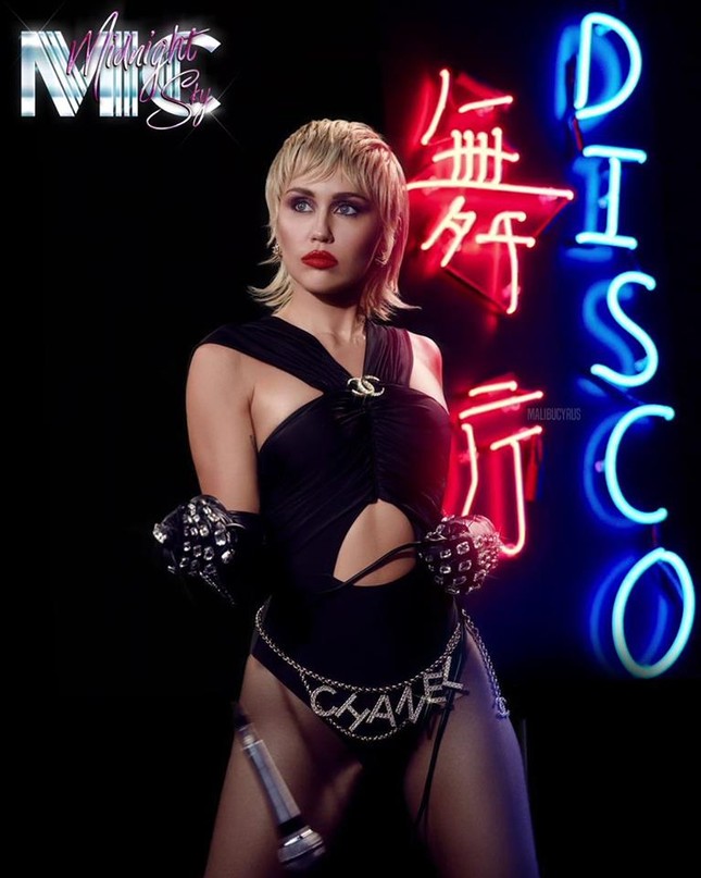 Bật mí những điều ít ai biết về MV “Midnight Sky” từ admin fanpage Miley Cyrus Vietnam ảnh 5
