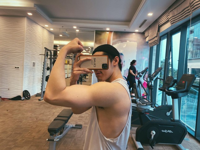 Góc éo le: Noo Phước Thịnh khoe cây quất mới mua nhưng ai cũng tập trung vào body 6 múi ảnh 4