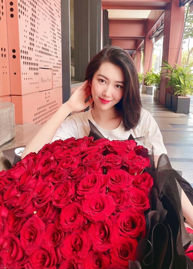 Sao Việt thi nhau khoe quà 8/3: Từ dây chuyền tiền tỉ đến quà tinh thần tự tay trang trí ảnh 7