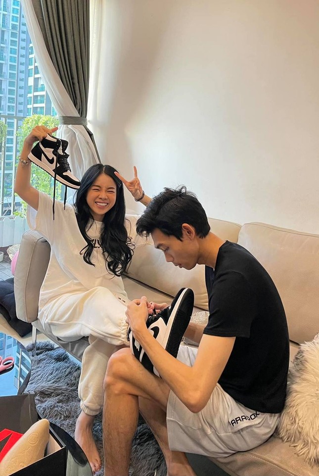 Sao Việt thi nhau khoe quà 8/3: Từ dây chuyền tiền tỉ đến quà tinh thần tự tay trang trí ảnh 6