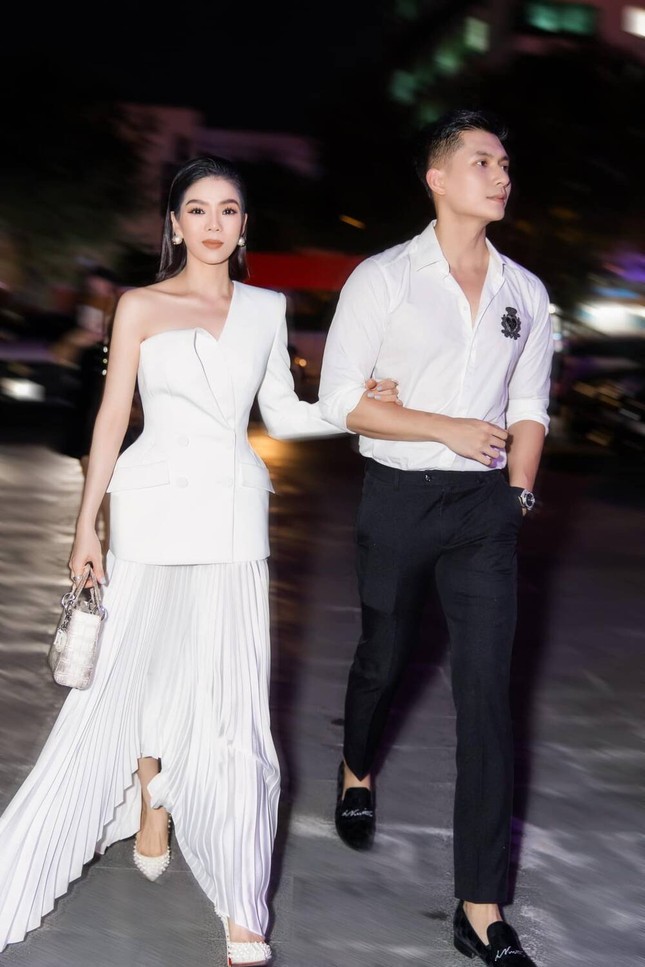 Bị bắt tập gym đến mức nằm bẹp trên sàn, Lệ Quyên gọi Lâm Bảo Châu là... “dì ghẻ”! ảnh 4