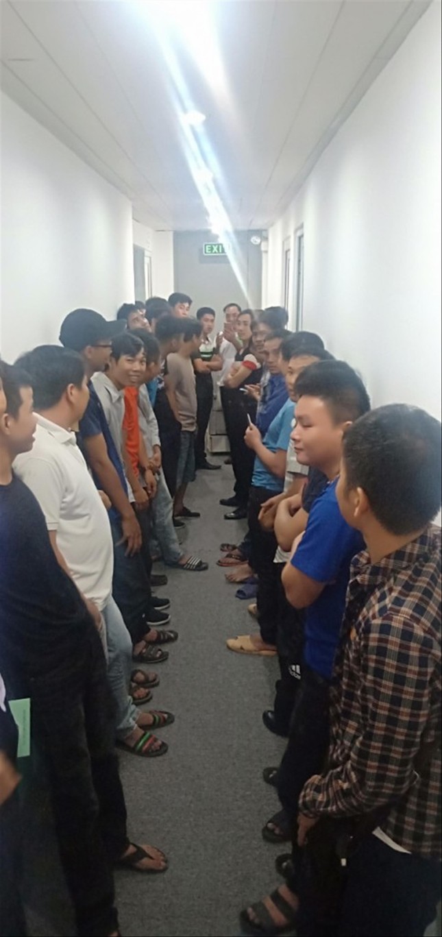 Công nhân vạ vật nhiều ngày ở doanh nghiệp liên quan đến Út 'trọc' đòi lương ảnh 3