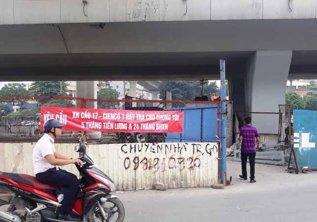Công nhân vạ vật nhiều ngày ở doanh nghiệp liên quan đến Út 'trọc' đòi lương ảnh 4