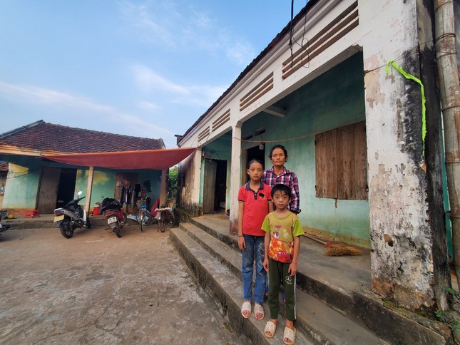 Xót thương 2 trẻ mồ côi ở với bà ngoại bị ung thư di căn ảnh 1