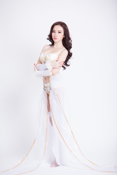 Angela Phương Trinh nóng bỏng chụp ảnh game ảnh 3