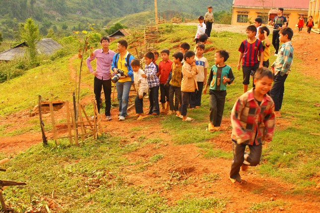 Nét hồn nhiên trẻ em vùng cao qua 10.000 bức ảnh ảnh 12