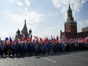 Hơn 100.000 người diễu hành mừng sinh nhật Tổng thống Putin ảnh 9