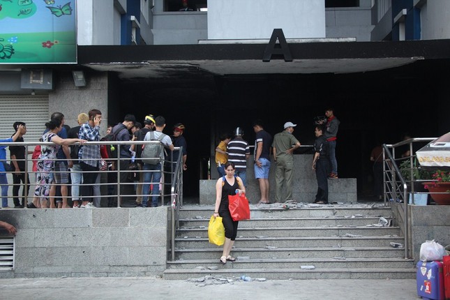 Người dân chung cư Carina Plaza báo mất tài sản sau vụ cháy ảnh 2