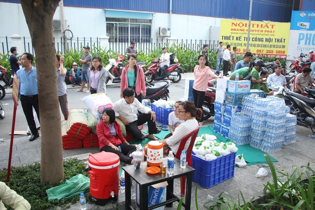 Hội Chữ thập đỏ cứu trợ khẩn cấp người dân thiệt hại trong vụ cháy ảnh 5