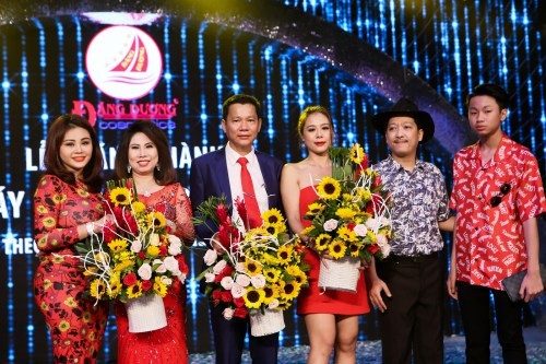 Nhã Phương - Trường Giang 'đường ai nấy đi' tại sự kiện ảnh 5