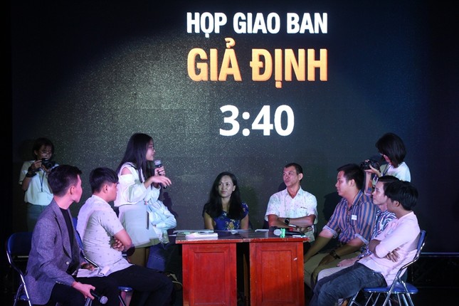 Nữ sinh trường Luật đoạt ngôi quán quân cuộc thi báo chí “Spotlight“ ảnh 1