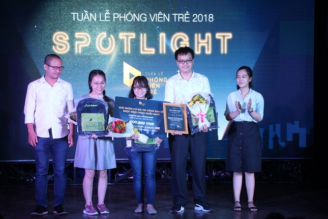 Nữ sinh trường Luật đoạt ngôi quán quân cuộc thi báo chí “Spotlight“ ảnh 6