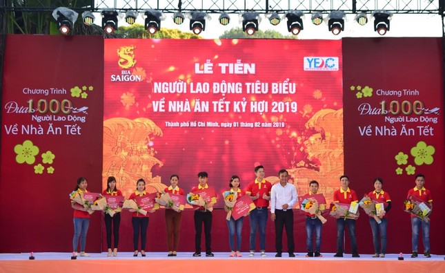 Đưa 1.000 người lao động tiêu biểu về quê đón Tết trên các chuyến bay ảnh 1