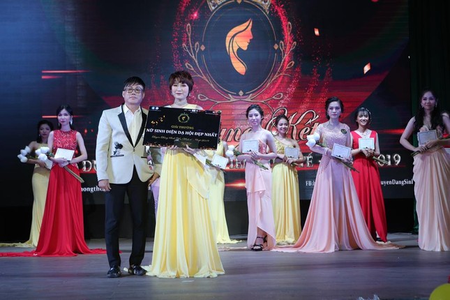 Lộ diện Hoa khôi 'Duyên dáng sinh viên Kinh tế - Luật 2019' ảnh 6