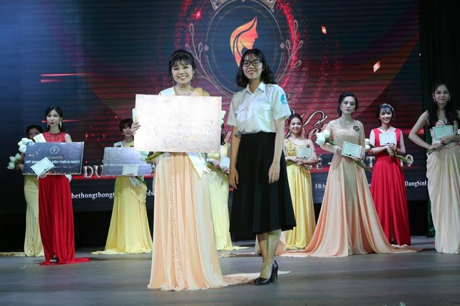 Lộ diện Hoa khôi 'Duyên dáng sinh viên Kinh tế - Luật 2019' ảnh 7