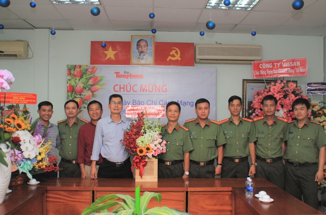 Ban Nội chính Thành ủy TPHCM thăm, chúc mừng báo Tiền Phong nhân ngày 21/6 ảnh 2