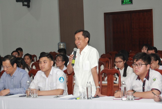 Chủ tịch UBND TPHCM: ‘Bạn trẻ cứ thỏa sức nêu ý tưởng, tìm đáp số cho thành phố“ ảnh 3