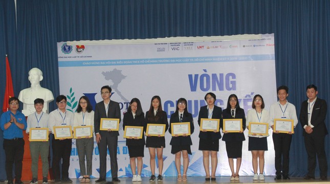 Đại diện ĐHQG Hà Nội đoạt ngôi quán quân VMoot 2019 ảnh 5