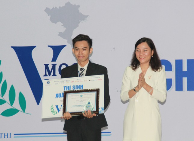 Đại diện ĐHQG Hà Nội đoạt ngôi quán quân VMoot 2019 ảnh 8
