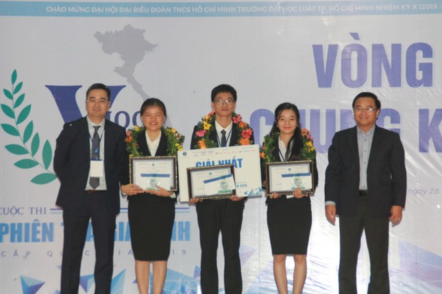 Đại diện ĐHQG Hà Nội đoạt ngôi quán quân VMoot 2019 ảnh 3