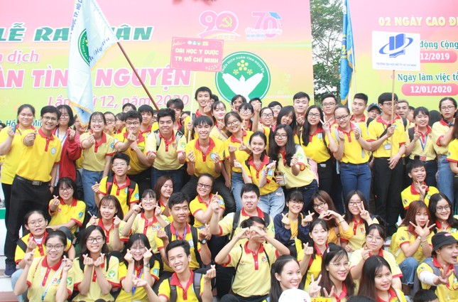 Nghìn bạn trẻ TPHCM hào hứng ra quân chiến dịch Xuân tình nguyện 2020 ảnh 6