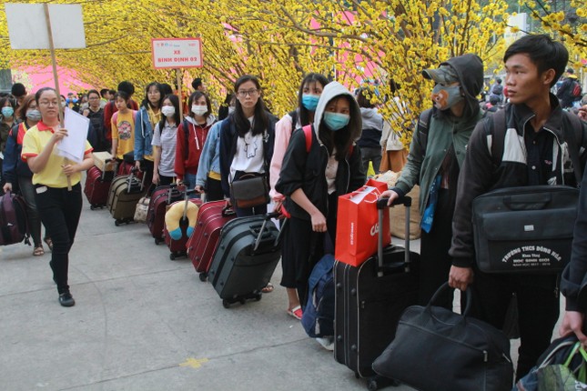 2.500 sinh viên TPHCM lên 'Chuyến xe mùa xuân' về quê đón Tết ảnh 12