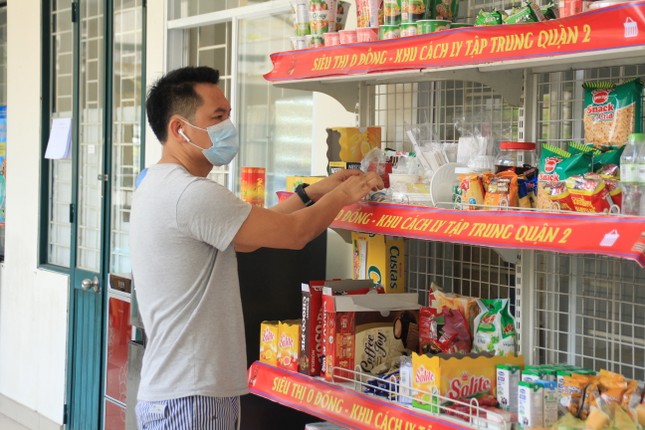 Ấm lòng 'siêu thị 0 đồng' ở khu cách ly người về từ vùng dịch ảnh 2