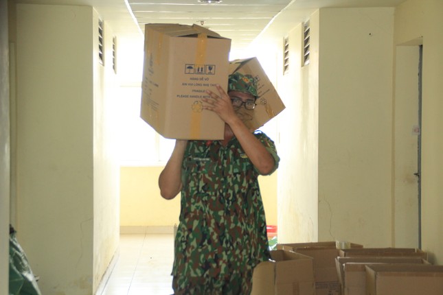 Tình nguyện viên ở Ký túc xá làm nơi cách ly ảnh 13