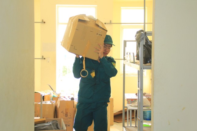 Tình nguyện viên ở Ký túc xá làm nơi cách ly ảnh 10