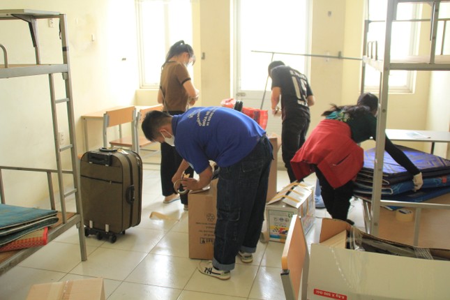 Tình nguyện viên ở Ký túc xá làm nơi cách ly ảnh 2