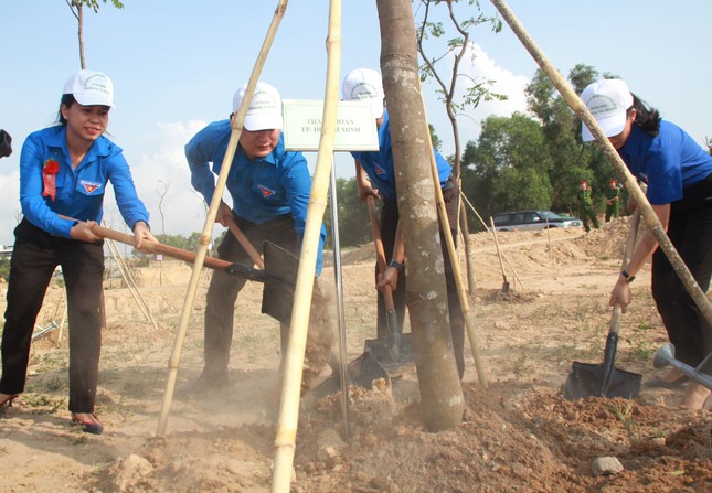 TPHCM phát động Tết trồng cây, đặt mục tiêu trồng 1 triệu cây xanh trong năm 2020 ảnh 7