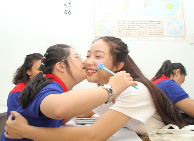 Một ngày đong đầy yêu thương của thí sinh HHVN 2020 với học sinh khuyết tật ảnh 4