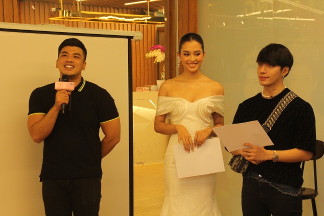 Stylist Kye Nguyễn, Hoa hậu Tiểu Vy 'chấm điểm' thi ảnh Aqua Challenge tại HHVN 2020 ảnh 6