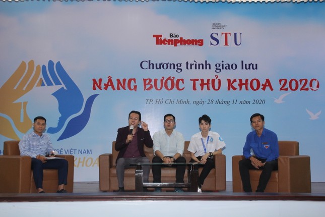 Tân sinh viên chia sẻ điều bổ ích với chương trình học bổng 'Nâng bước thủ khoa' 2020 ảnh 11