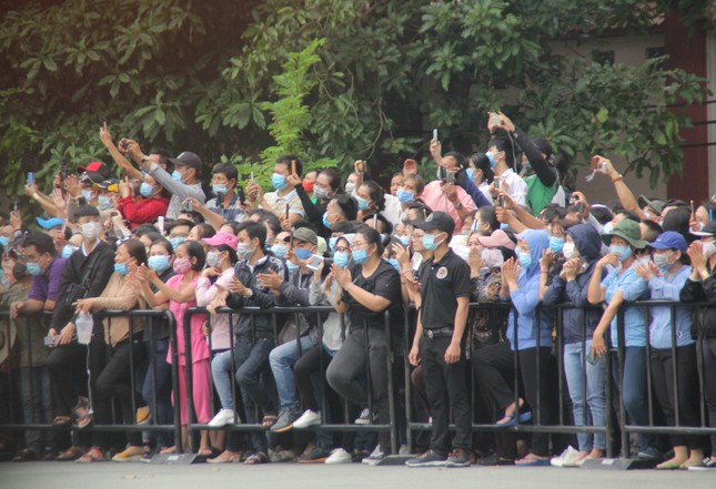 Đến tiễn biệt Chí Tài, người dân nhớ mãi về hình ảnh người nghệ sỹ hiền hậu, thân tình ảnh 3